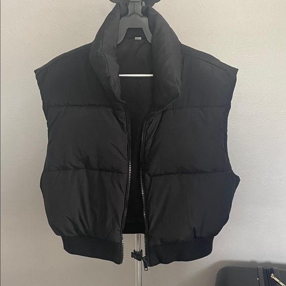 Black Puffer Vest - Picture 5 of 7